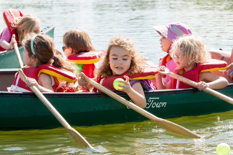 kids canoeing