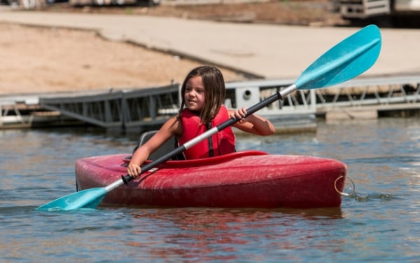 kayaking-skills-summer-camp-girl