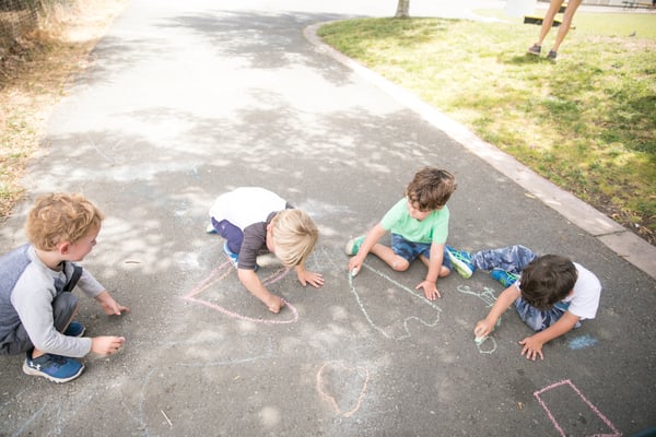 summer-camp-kids-play